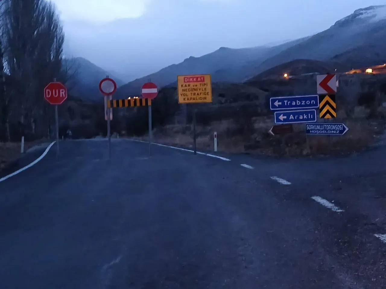 Yoğun kar yağışı sonrası bazı yollar kapatıldı