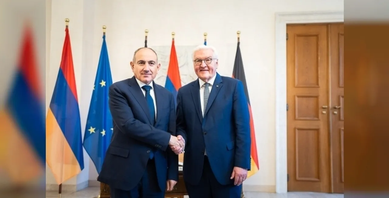Ermenistan Başbakanı Nikol Paşinyan, Almanya'ya gerçekleştirdiği resmi ziyaret kapsamında Berlin'de Almanya Cumhurbaşkanı Frank-Walter Steinmeier ile bir araya geldi.