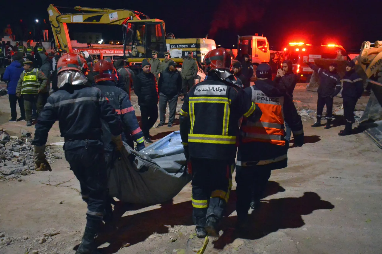 Fasta iki bina çöktü! Çok sayıda ölü ve yaralı var