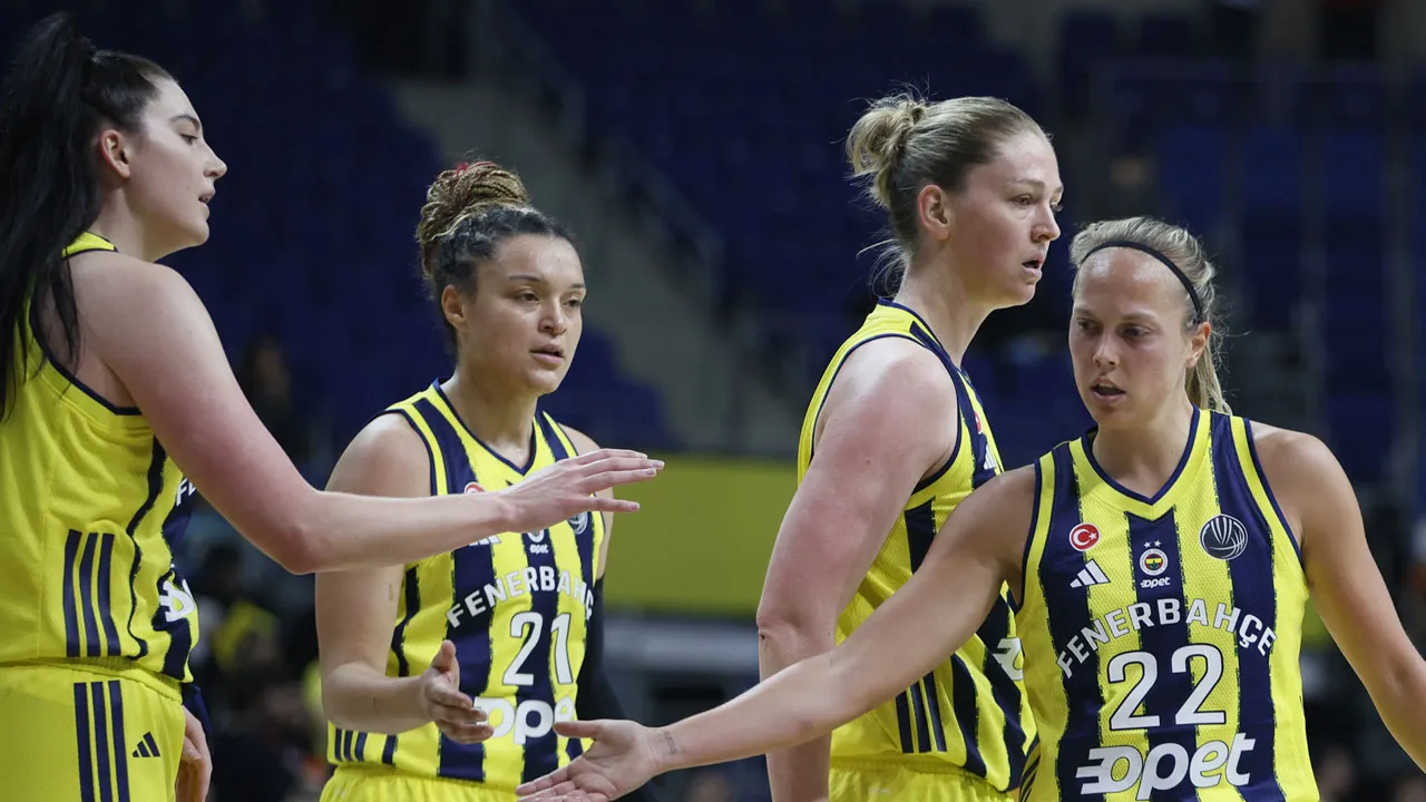 Fenerbahçe, İtalyan ekibine 48 sayı fark attı ve 7'de 7 yaptı