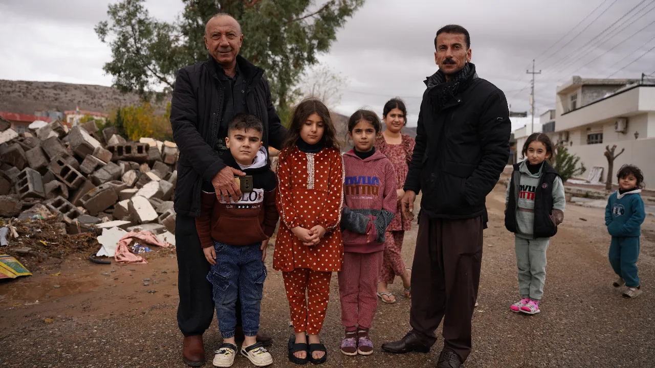 Kahramanlık anı! Çöken duvardan 30 öğrenciyi son anda kurtardı
