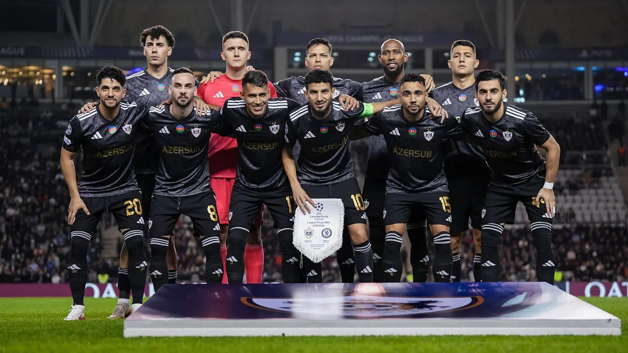 Karabağ - Ajax maçının 11'leri belli oldu! Tarih yazmak için sahadalar