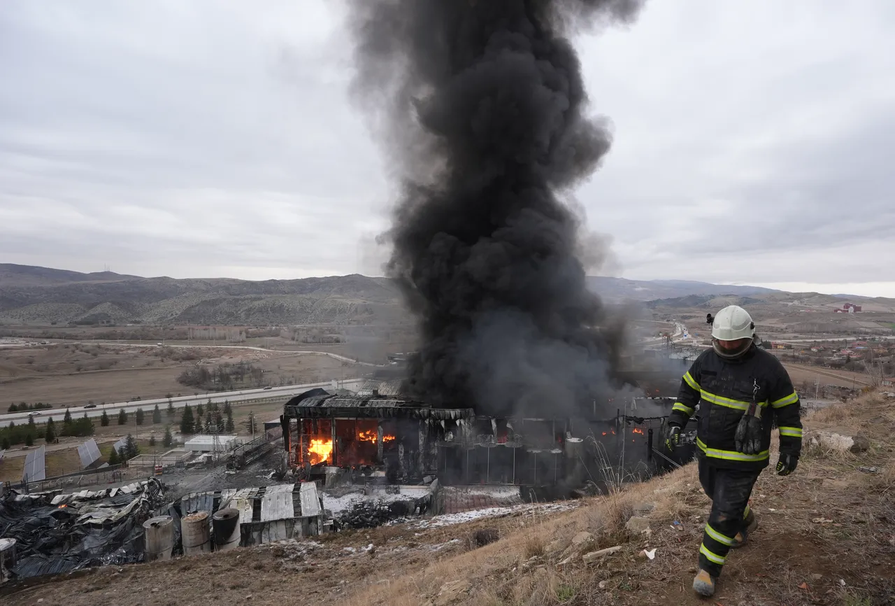 Kırıkkale'de fabrika yangını! Ekipler zamana karşı yarış başlattı
