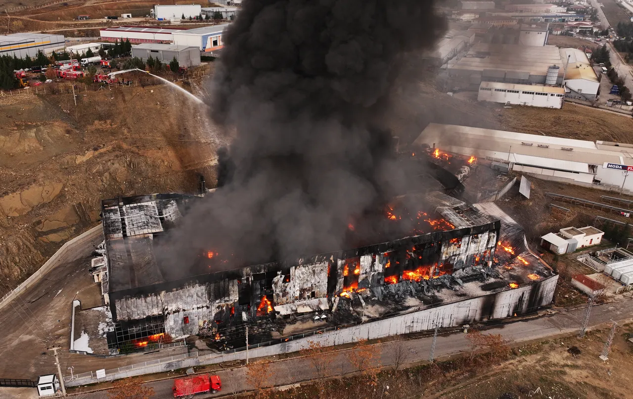 Kırıkkale'de fabrika yangını! Ekipler zamana karşı yarış başlattı