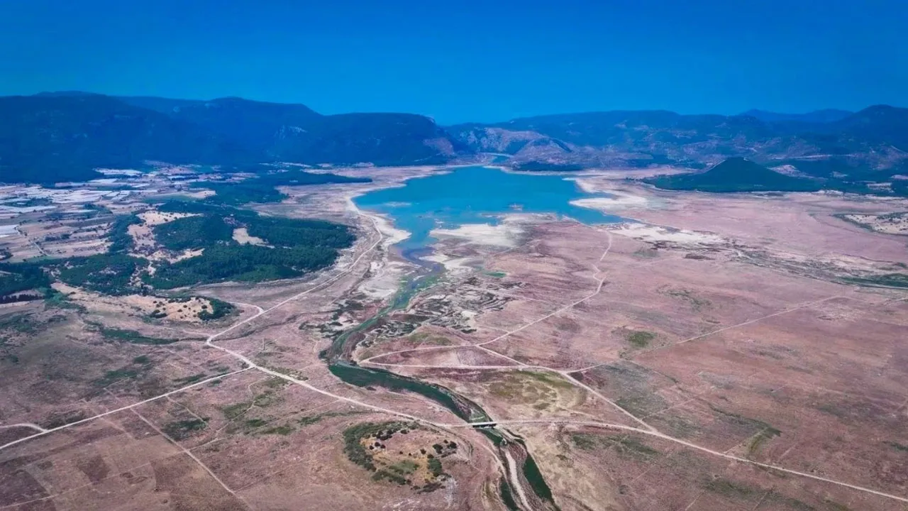 Kuraklık İzmir'i vurdu,  2 baraj tamamen kurudu!