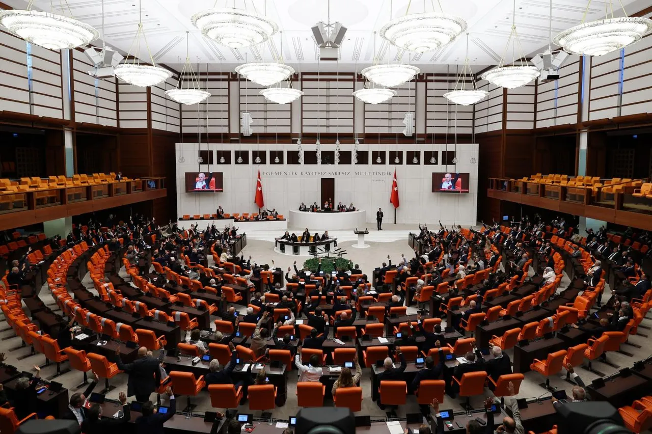 Meclis'te taciz iddiasına açıklama geldi! Bir kişi görevden uzaklaştırıldı