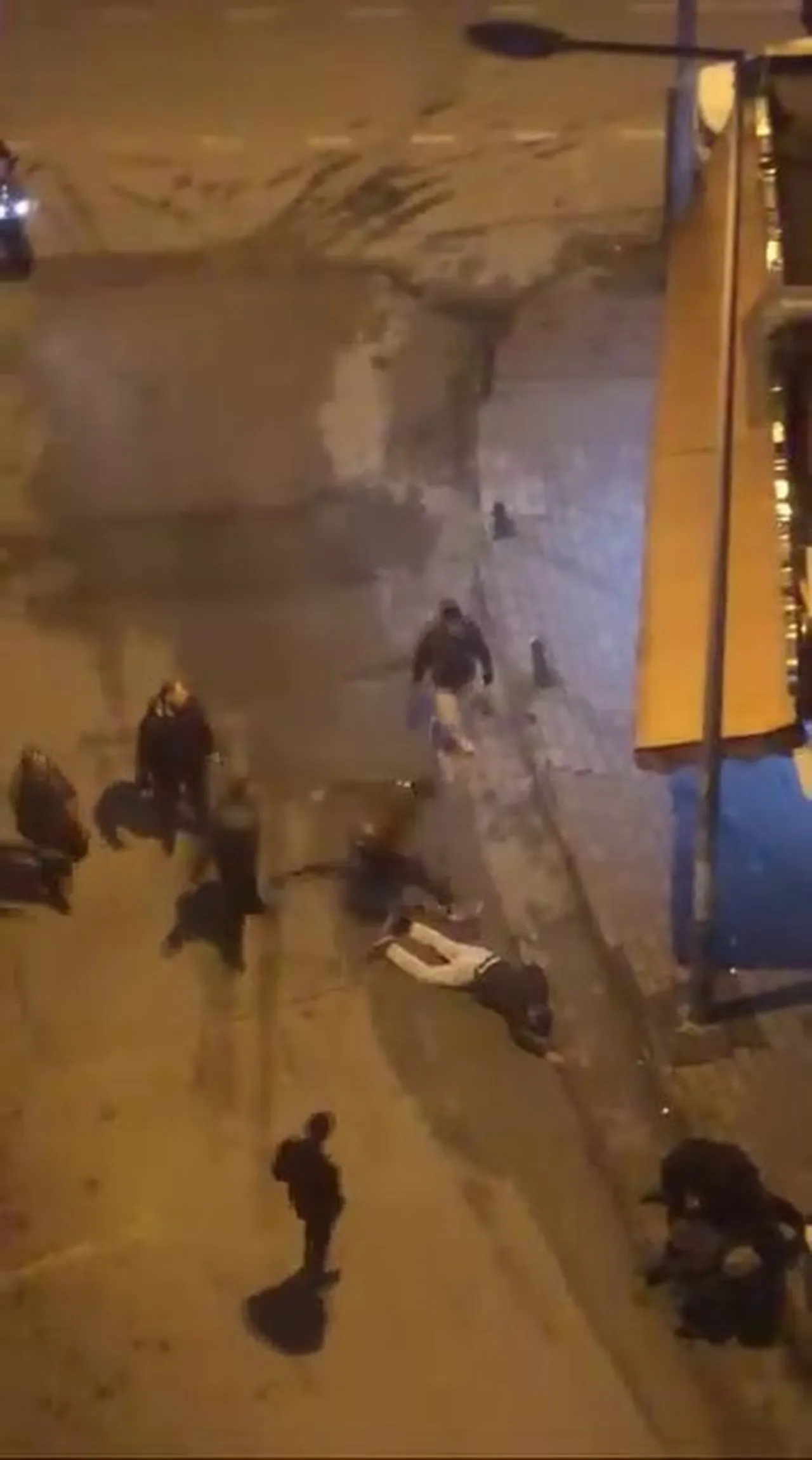 Tek tek darp edip tekmelediler