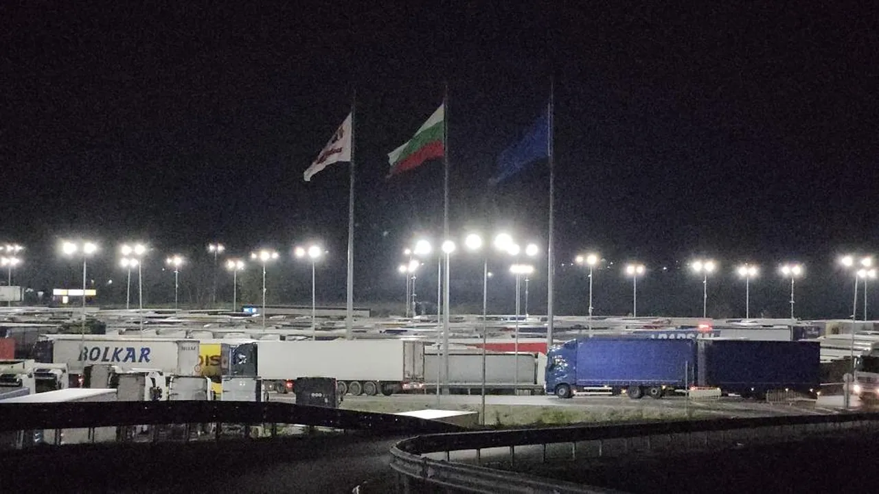 Yunan çiftçiler ortalığı karıştırdı! Sınırlarda kuyruk bitmek bilmedi