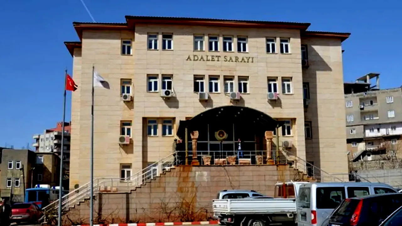 Adliyede dehşet! Polis memuru boşanma davası için gittiği adliyede intihar etti 