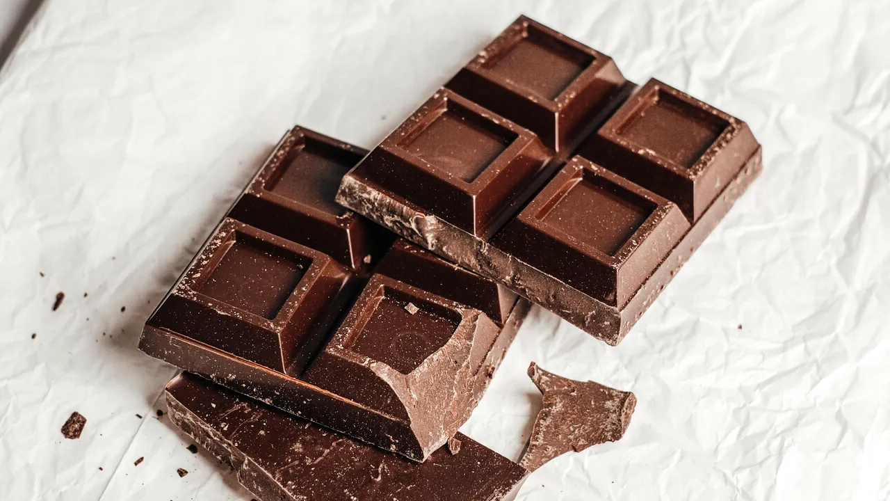 Bitter çikolata sevenlere müjde! Daha genç görünüm ve uzun hayat sağlıyor