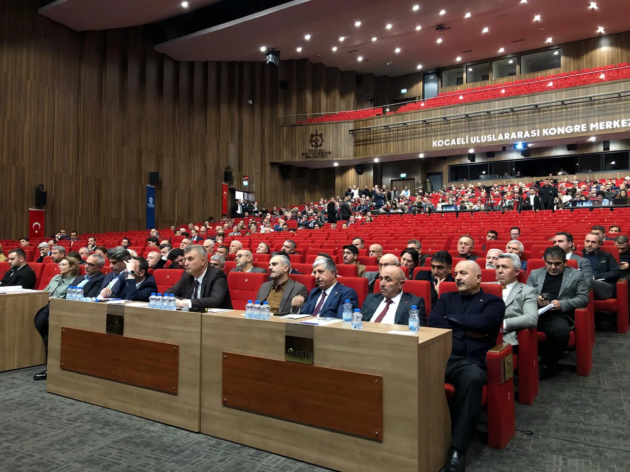 Mecliste gerginlik sürerken CHP'li meclis üyesinin attığı mesaj ortaya çıktı