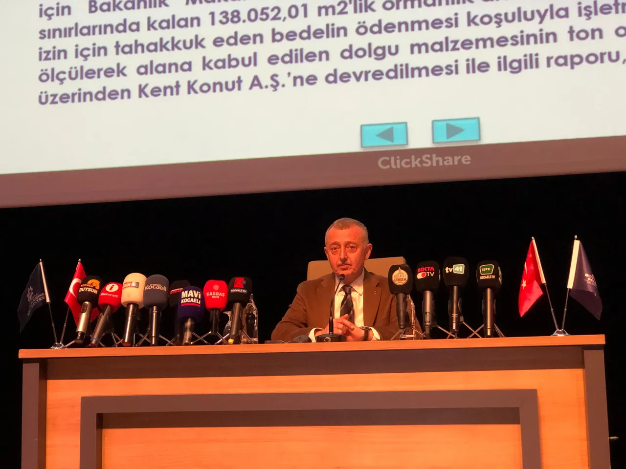 Mecliste gerginlik sürerken CHP'li meclis üyesinin attığı mesaj ortaya çıktı