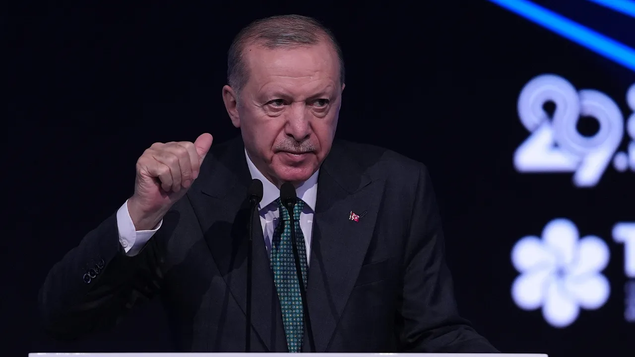 Cumhurbaşkanı Erdoğan konuştu, masadaki rakamlar değişti! Asgari ücrette zam tahminleri yukarı çekildi