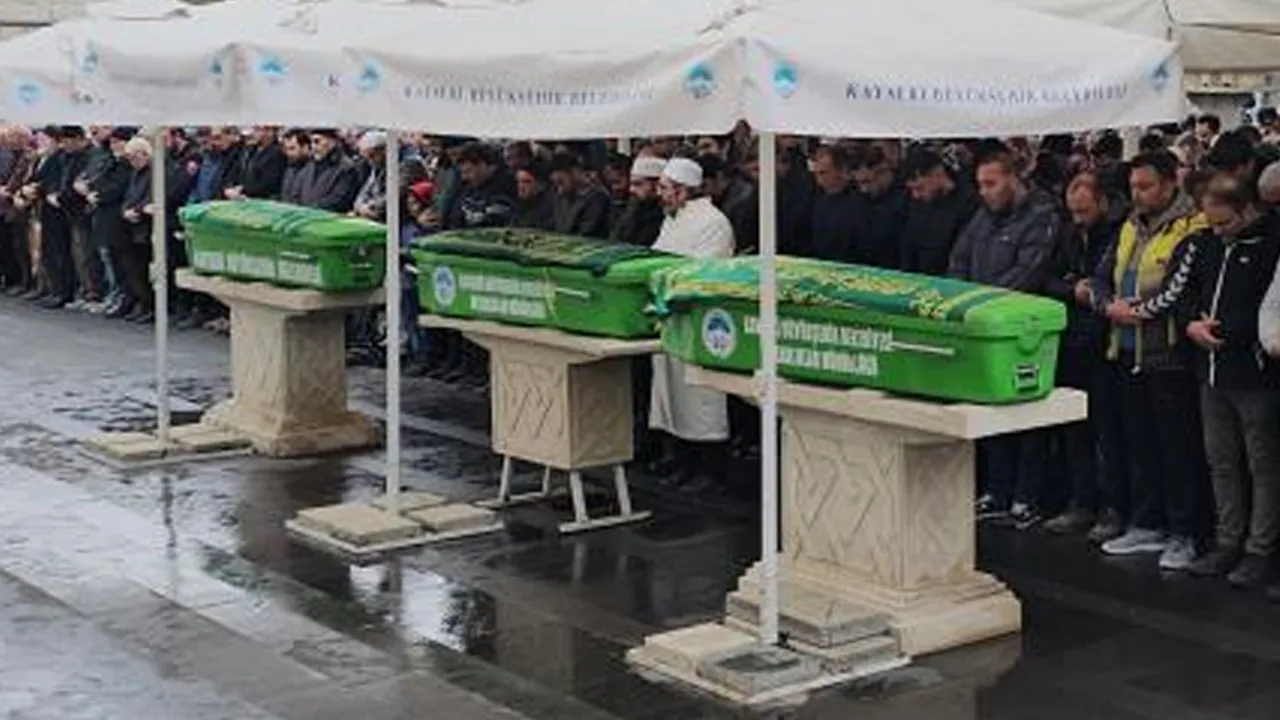 En acı cenaze! Aynı aileden 3 can gitti, gözyaşları sel oldu