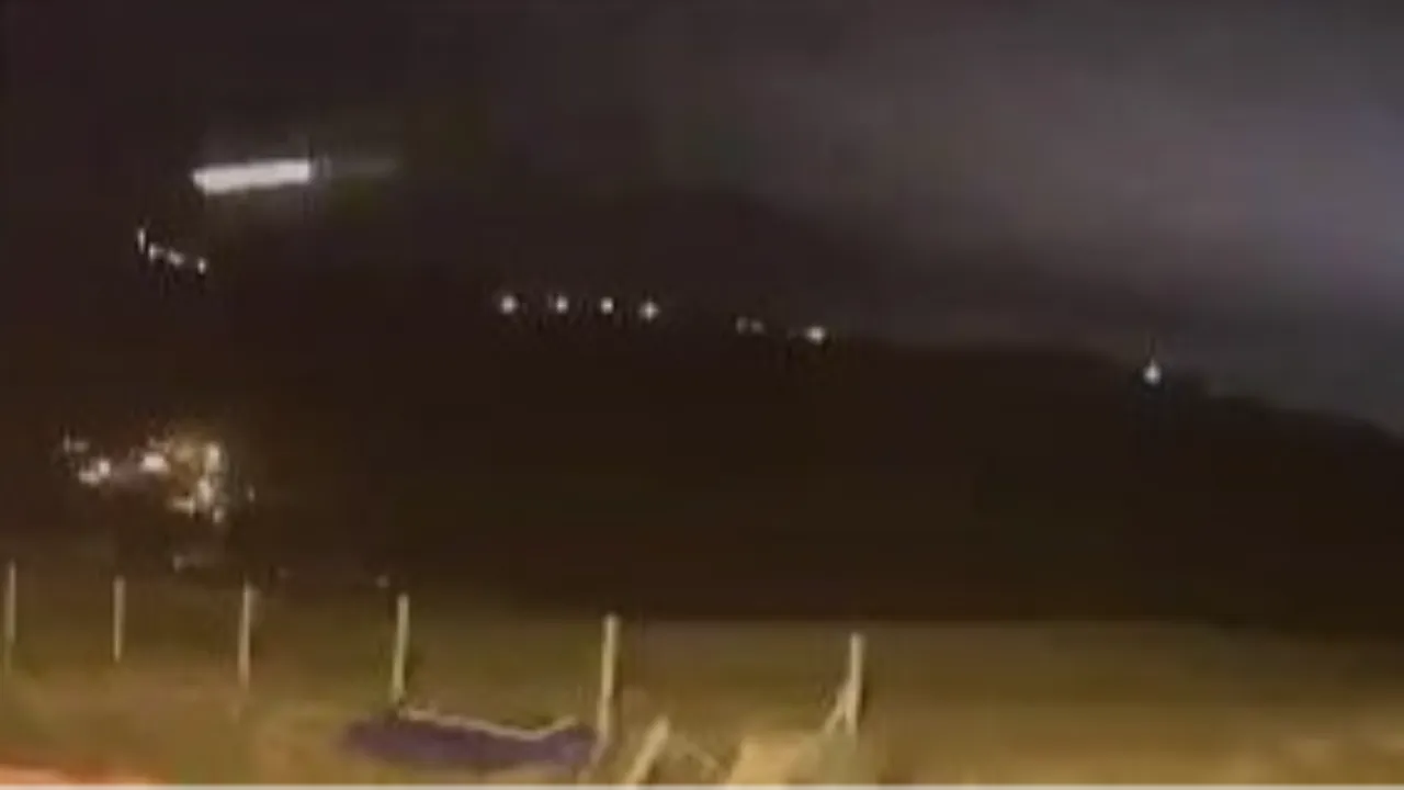 Geceyi bir anda aydınlattı! Elazığ'da meteor düşme anı kamerada