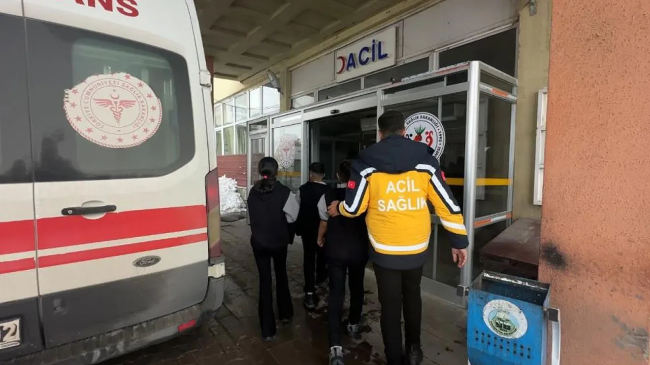 Hakkari'de okulda gıda zehirlenmesi şüphesi: 40 öğrenci hastanelik oldu