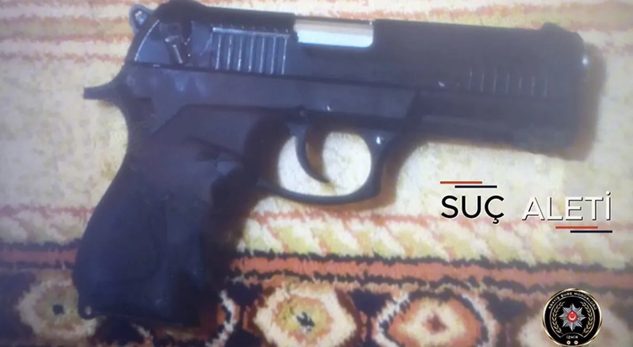 Anne, baba ve ağabeyini öldürüp intihar süsü verdi