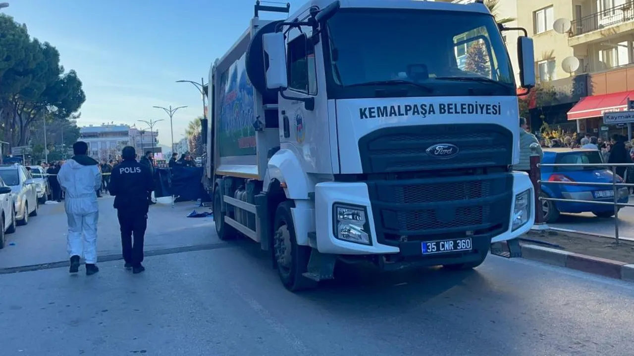 İzmir'de çöp kamyonunun çarptığı kadın feci şekilde can verdi