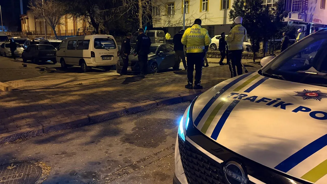 Kayseri'de ‘dur' ihtarına uymayan sürücü polise çapıp kaçtı