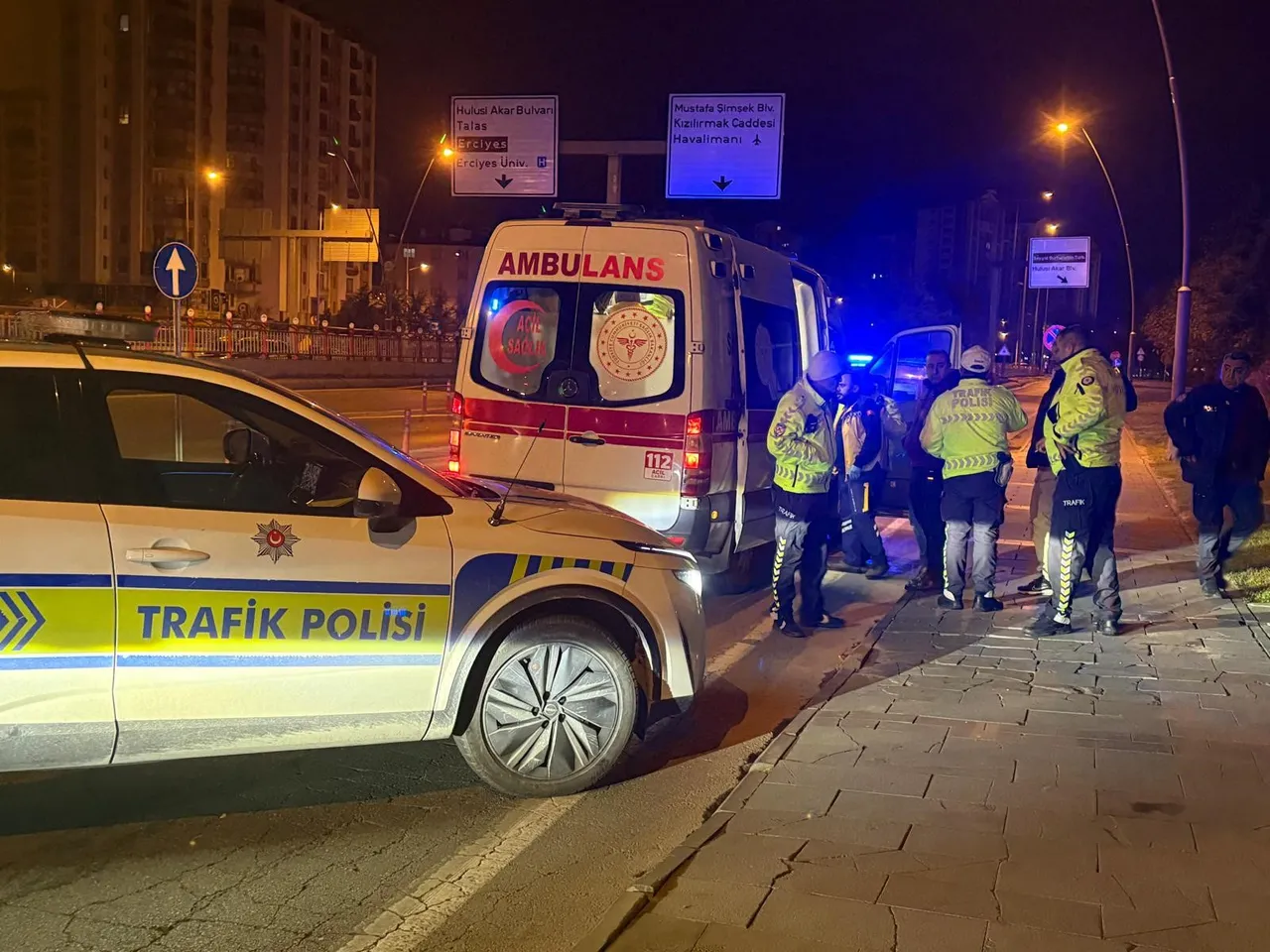 Kayseri'de ‘dur' ihtarına uymayan sürücü polise çarpıp kaçtı