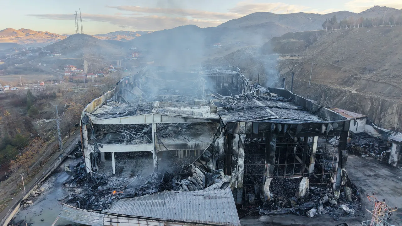 Kimya fabrikasında çıkan yangın 10 saate söndürüldü