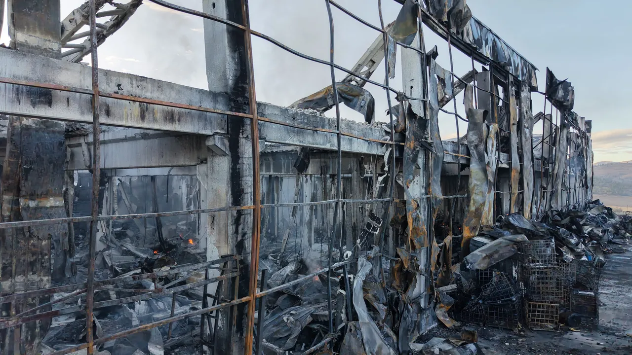 Yangın sonrası fabrika kullanılamaz hale geldi