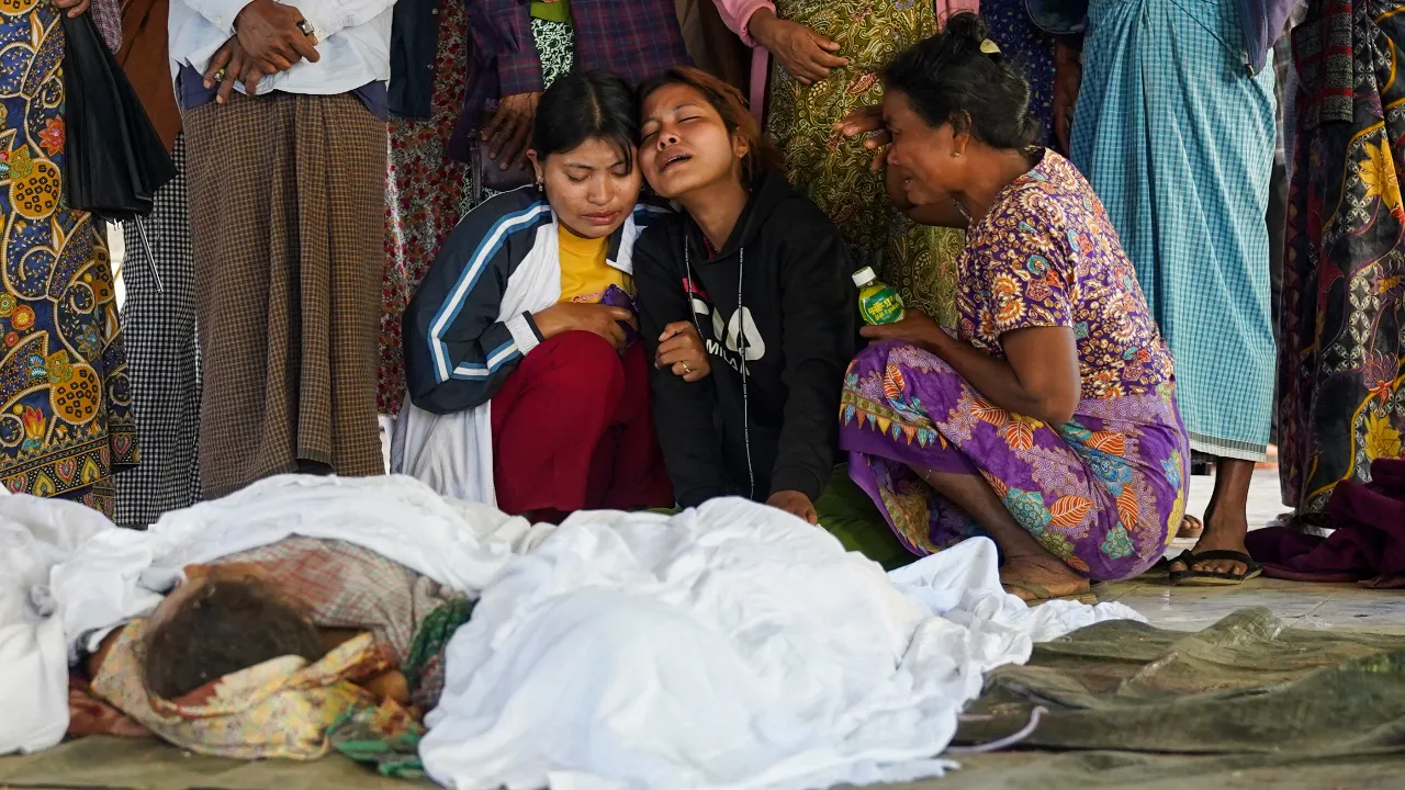 Myanmar ordusundan hastaneye hava saldırısı: Çok sayıda ölü ve yaralı var