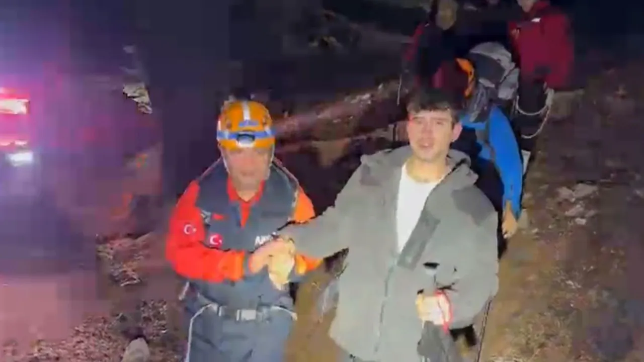 Onlarca yerleşim yeri ulaşıma kapandı: Kar, Türkiye'yi sardı