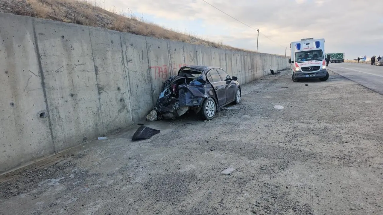 Van'da zincirleme kaza! Sisten 6 araç birbirine girdi, yaralılar var