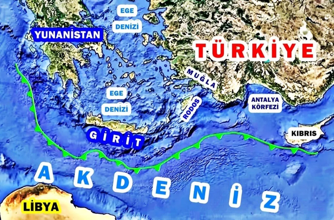 Hem deprem hem de tsunami uyarıları peş peşe yapıldı
