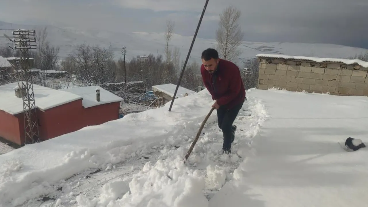 50 santim kar var! Van'da Kapalı yollar açıldı, ekipler 7-24 çalışıyor