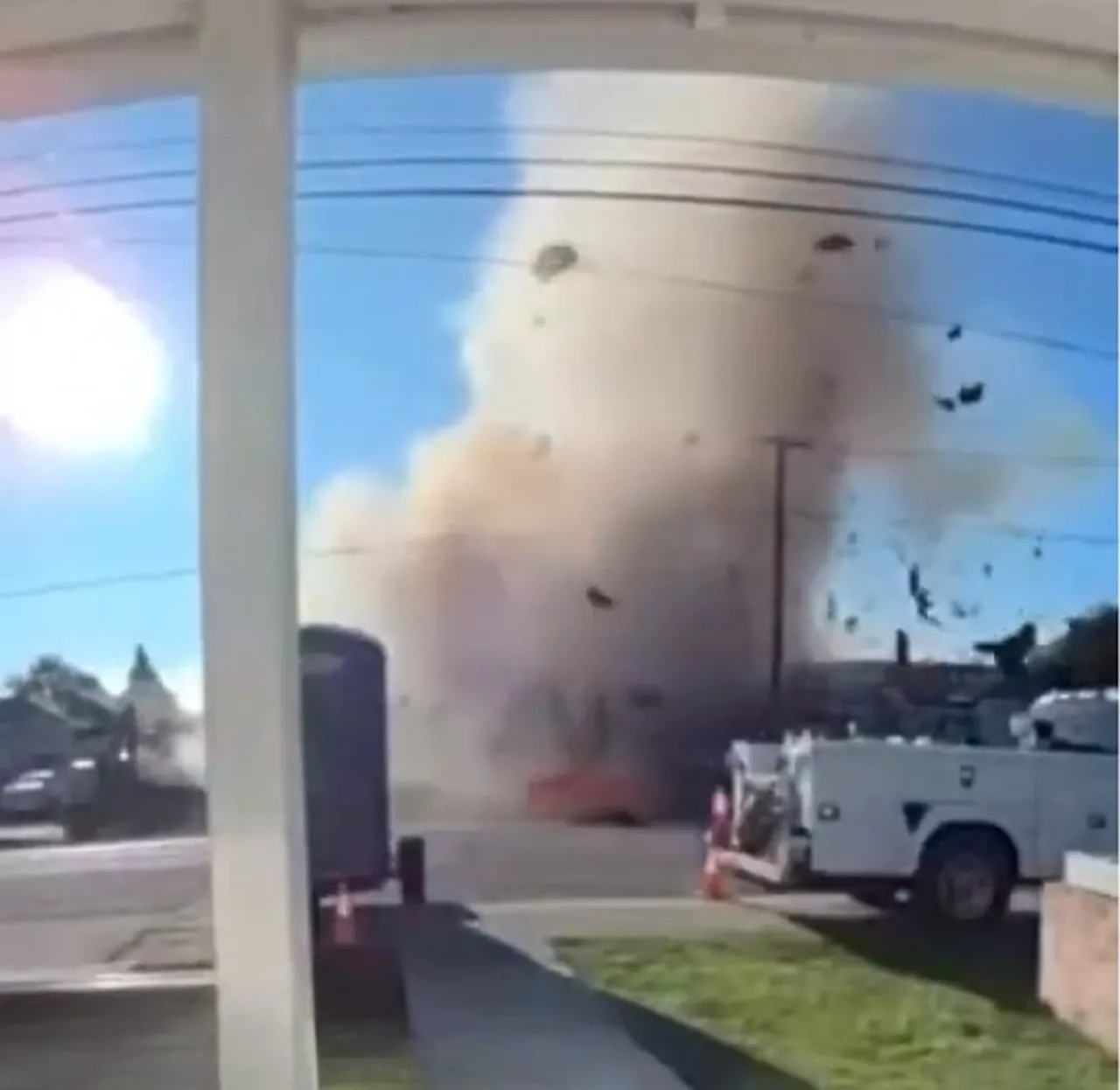 ABDde bir binada doğal gaz patlaması! Ev havaya uçtu: Sanki savaş videosu izliyorduk