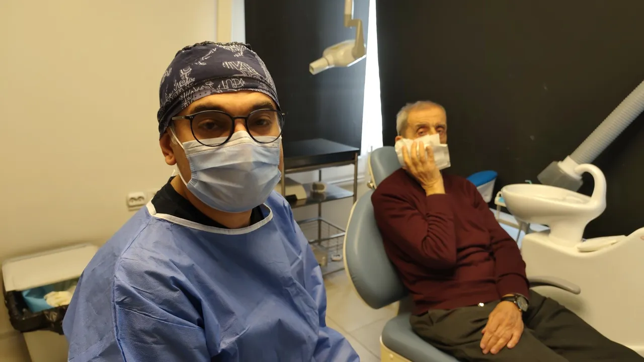 Ağrıyla doktora gitti: 83 yaşında 20'lik dişinin çıktığını öğrendi