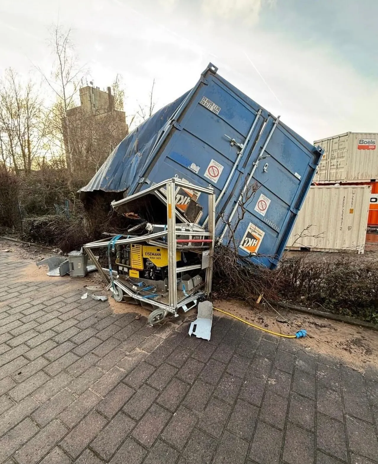 Almanyada kontrollü patlatma felaketle sonlandı: 58 kişi evsiz kaldı