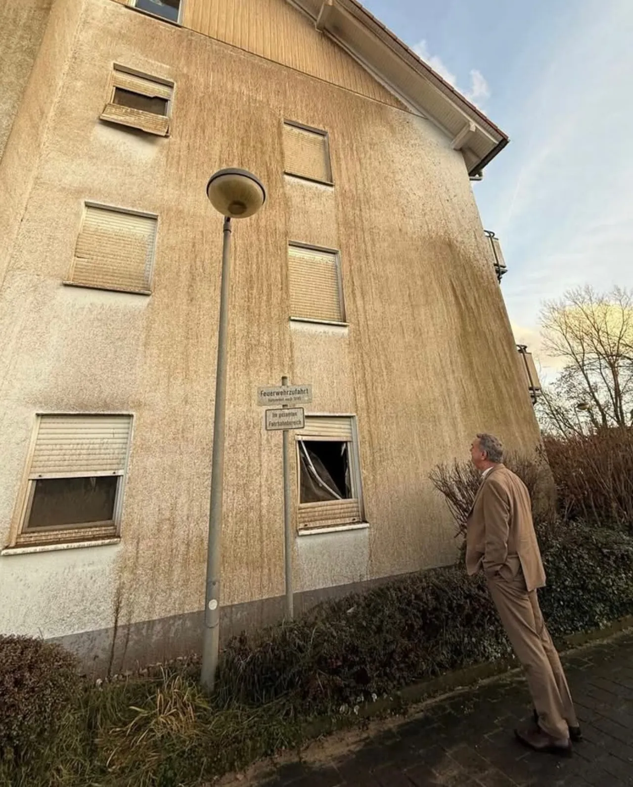 Almanyada kontrollü patlatma felaketle sonlandı: 58 kişi evsiz kaldı