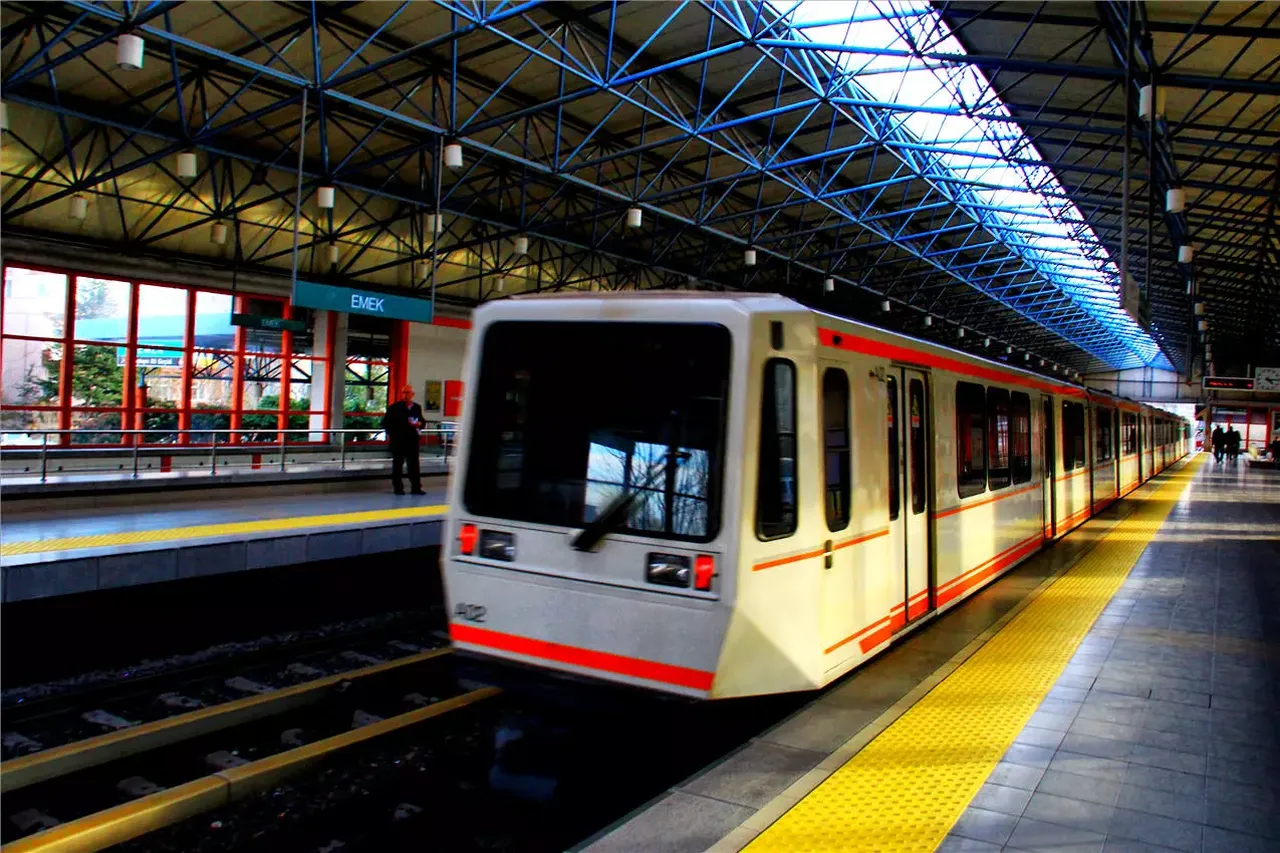 Ankara toplu taşıma zamlandı! Ankarada öğrenci ve tam bilet ne kadar oldu, Başkentray ve Ankaray fiyatları kaç TL?