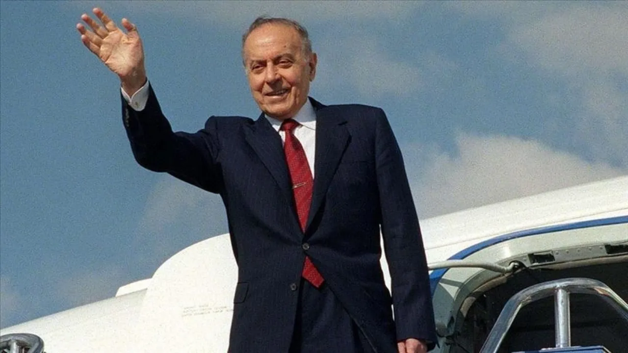 Haydar Aliyev kimdir? Ölüm yıl dönümünde anılıyor