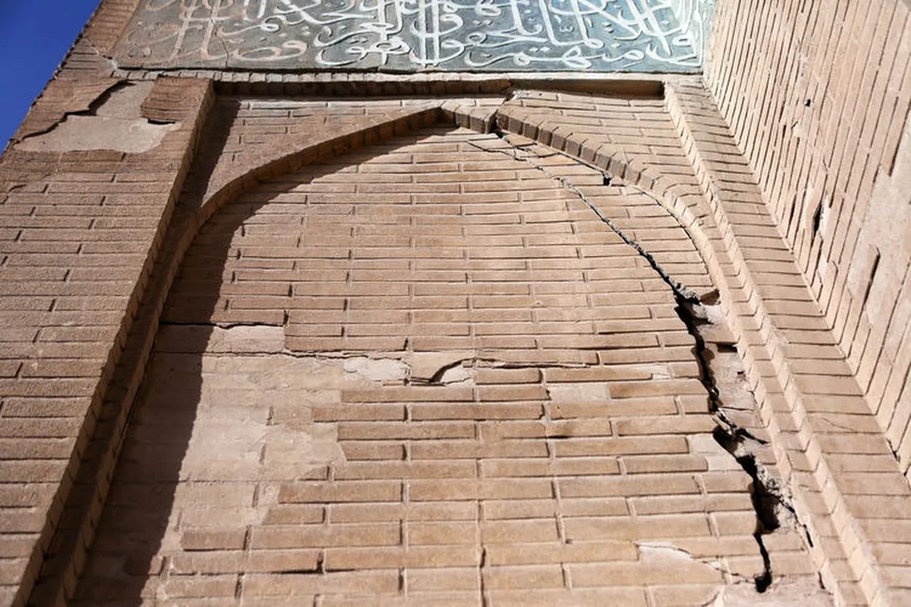 İran'da felaket çanları çalıyor! Açıklamalar peş peşe geldi, şehirler çöküyor