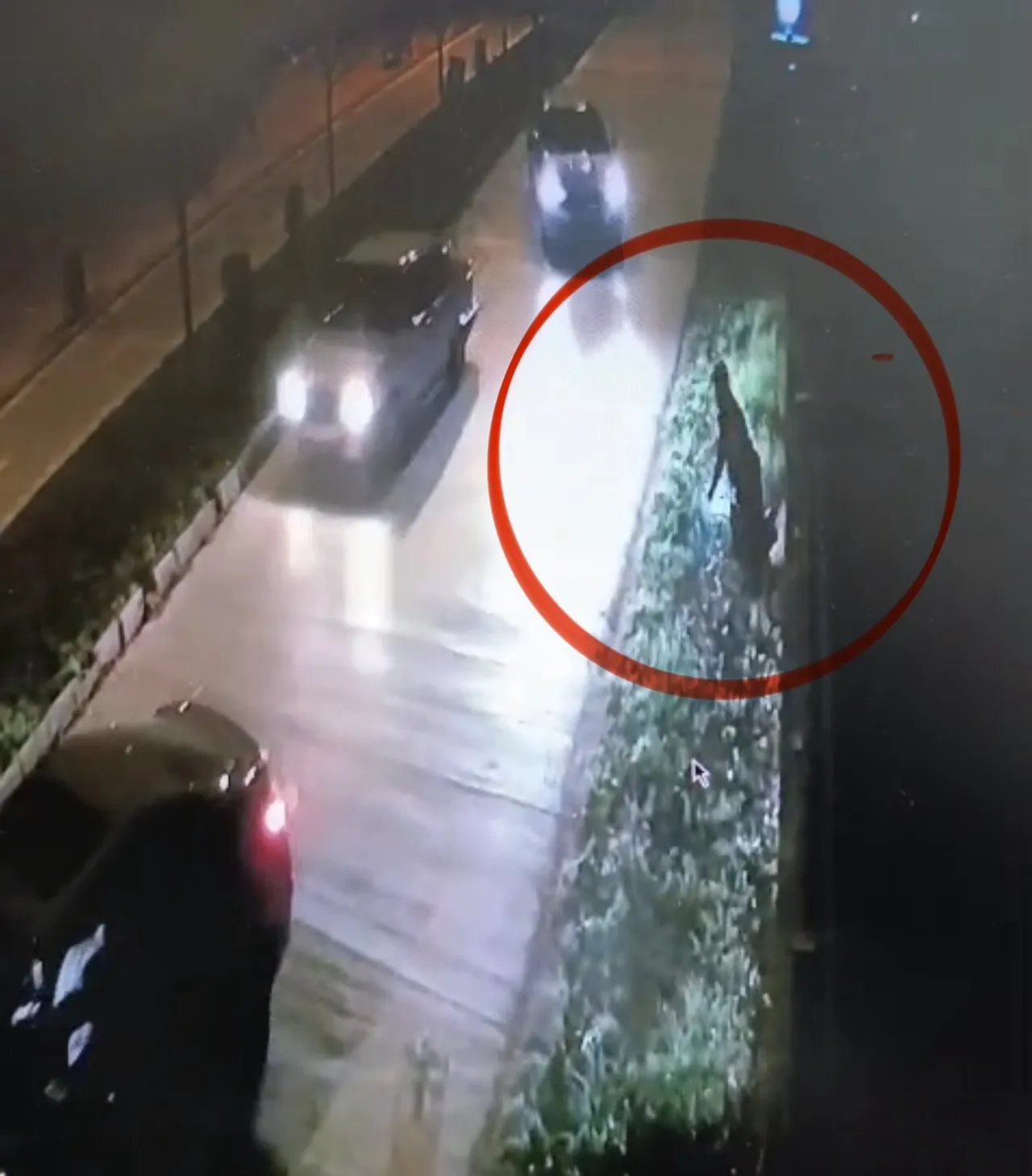 Yere düşen polisin sol eli kırıldı