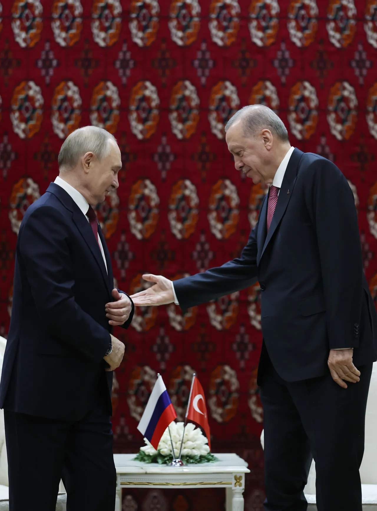 Türkmenistanda kritik görüşme! Cumhurbaşkanı Erdoğan Putin ile buluştu