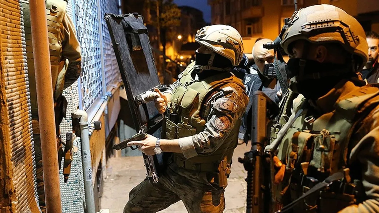 Zehir tacirlerine dev operasyon! 2 tona yakın uyuşturucu ele geçirildi, 110 kişi tutuklandı
