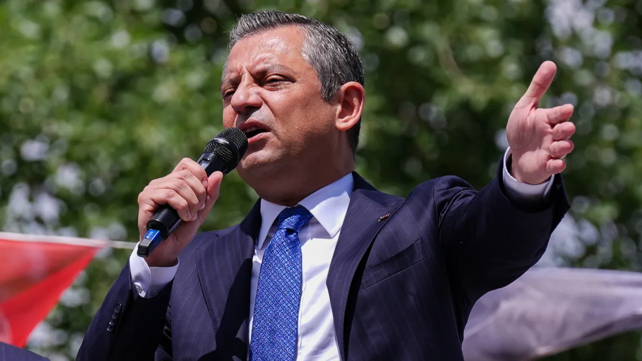 AK Parti'den Özgür Özel'e sert cevap