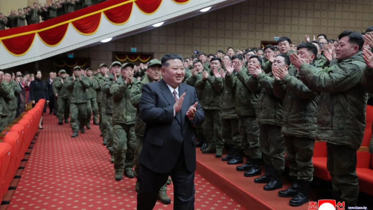 Kim Jong-Un bu kez bambaşka! Görenler gözlerine inanamadı