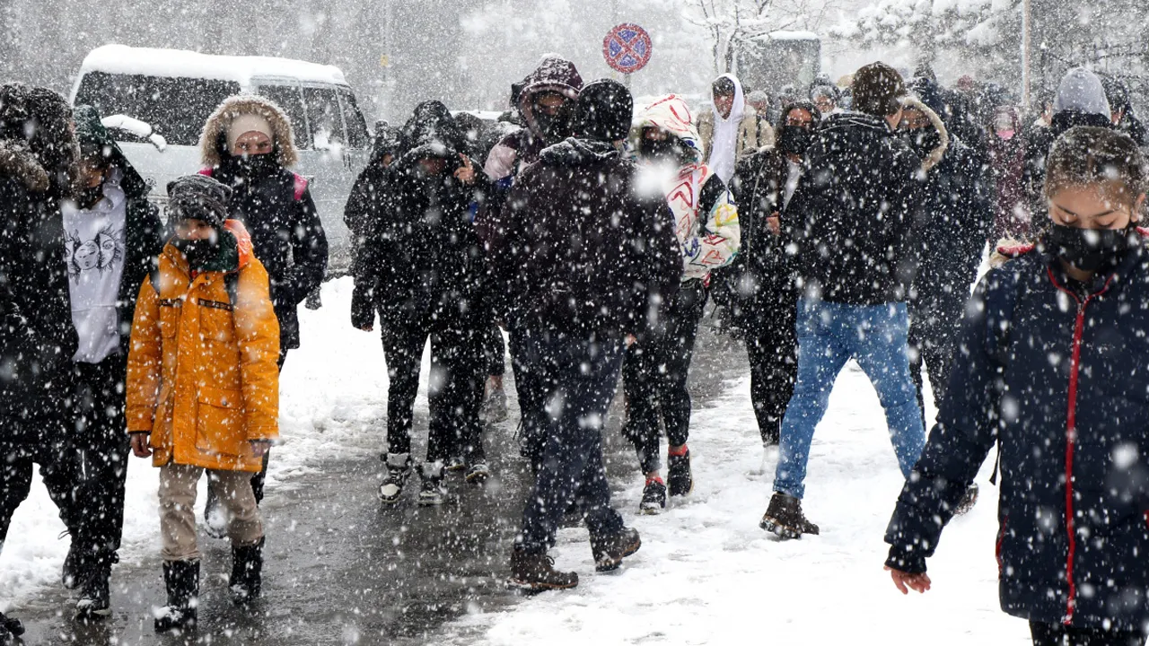 Meteoroloji'den 'sarı kodlu' pazar uyarısı! Kuvvetli kar ve sağanak geliyor