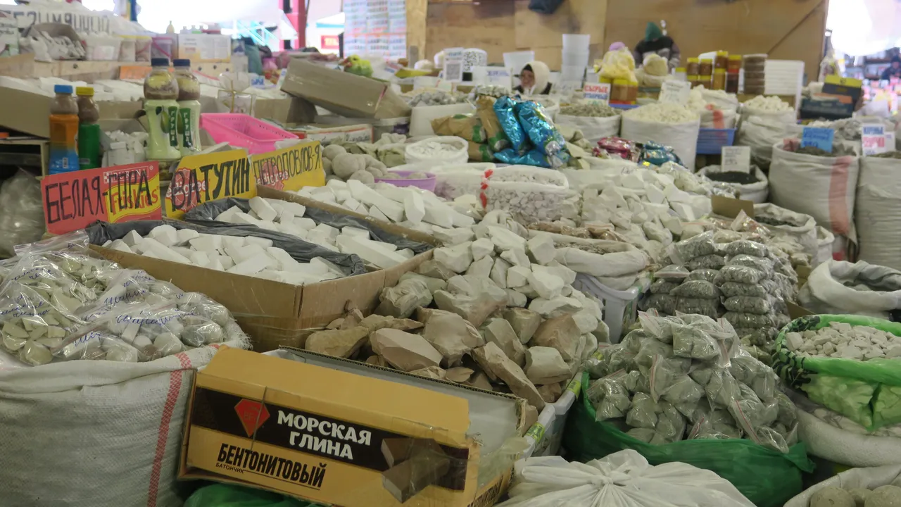 Mineral ve vitamin ihtiyaçlarını karşılayan toprak: Gulboto pazarlarda satılıyor