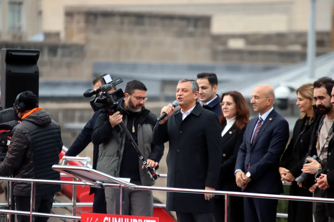 Özgür Özel, asgari ücret teklifini açıkladı