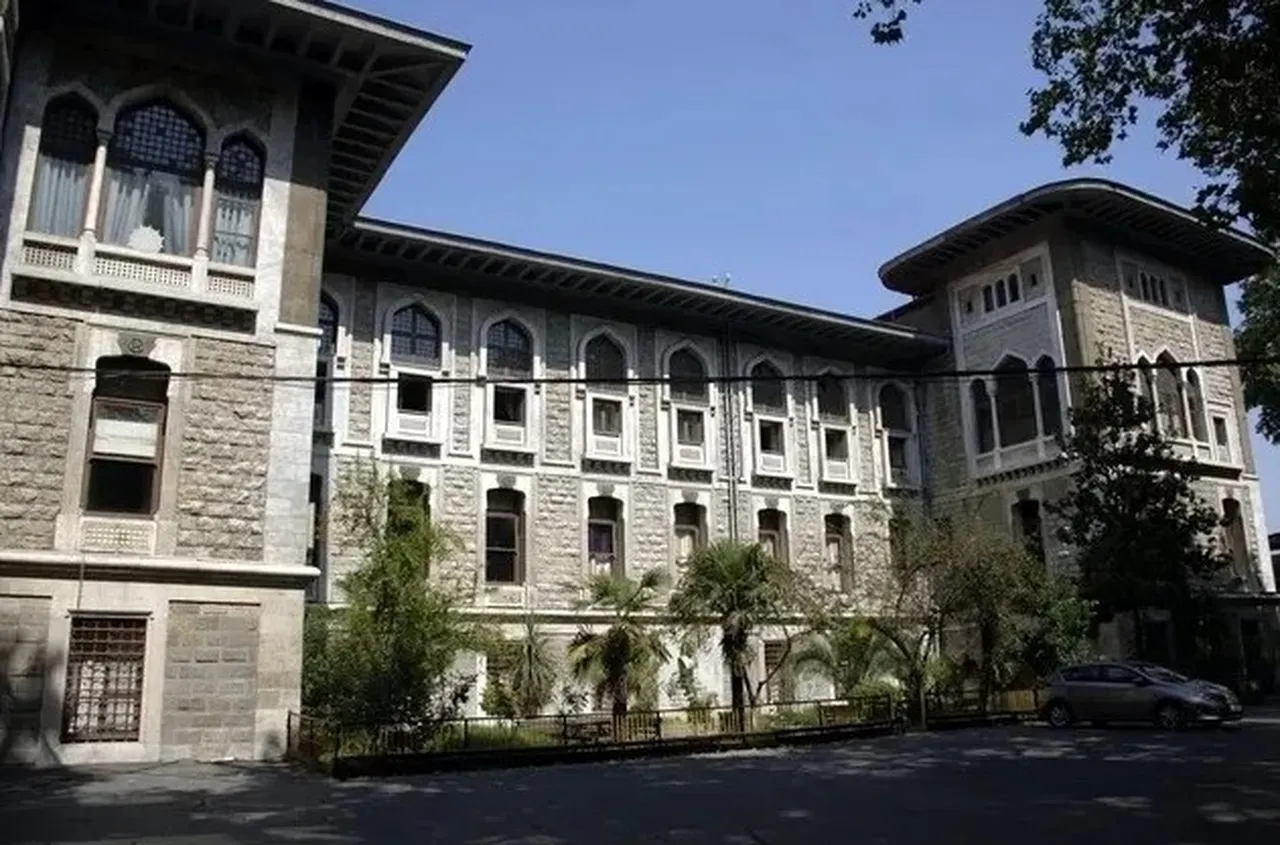 Şiddet ve taciz soruşturmasının ardından... İstanbul Erkek Lisesi müdürü açığa alındı