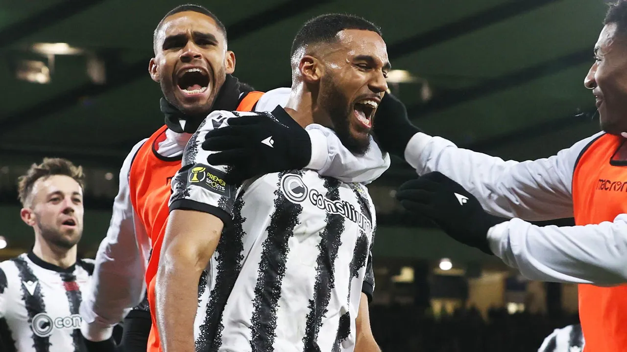 80 bin nüfuslu kasaba takımından tarihi şampiyonluk