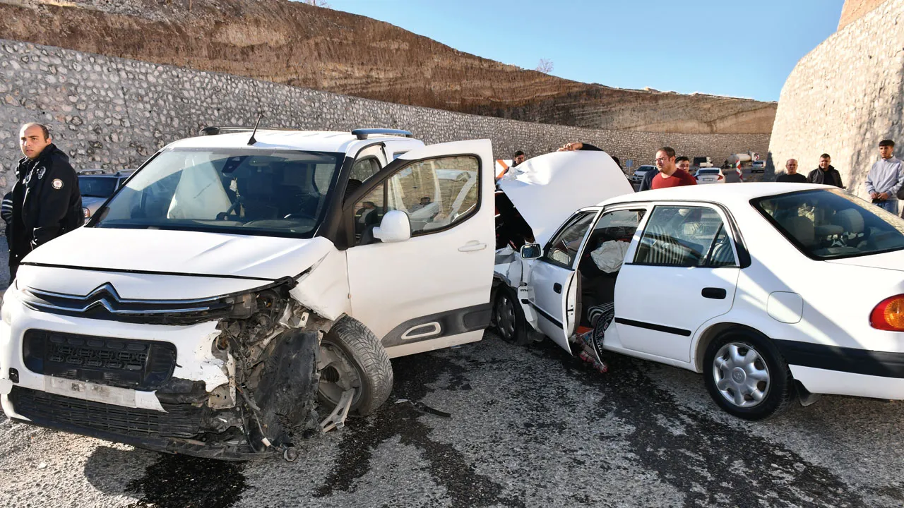 Adıyaman'da zincirleme kaza: 5 kişi yaralandı