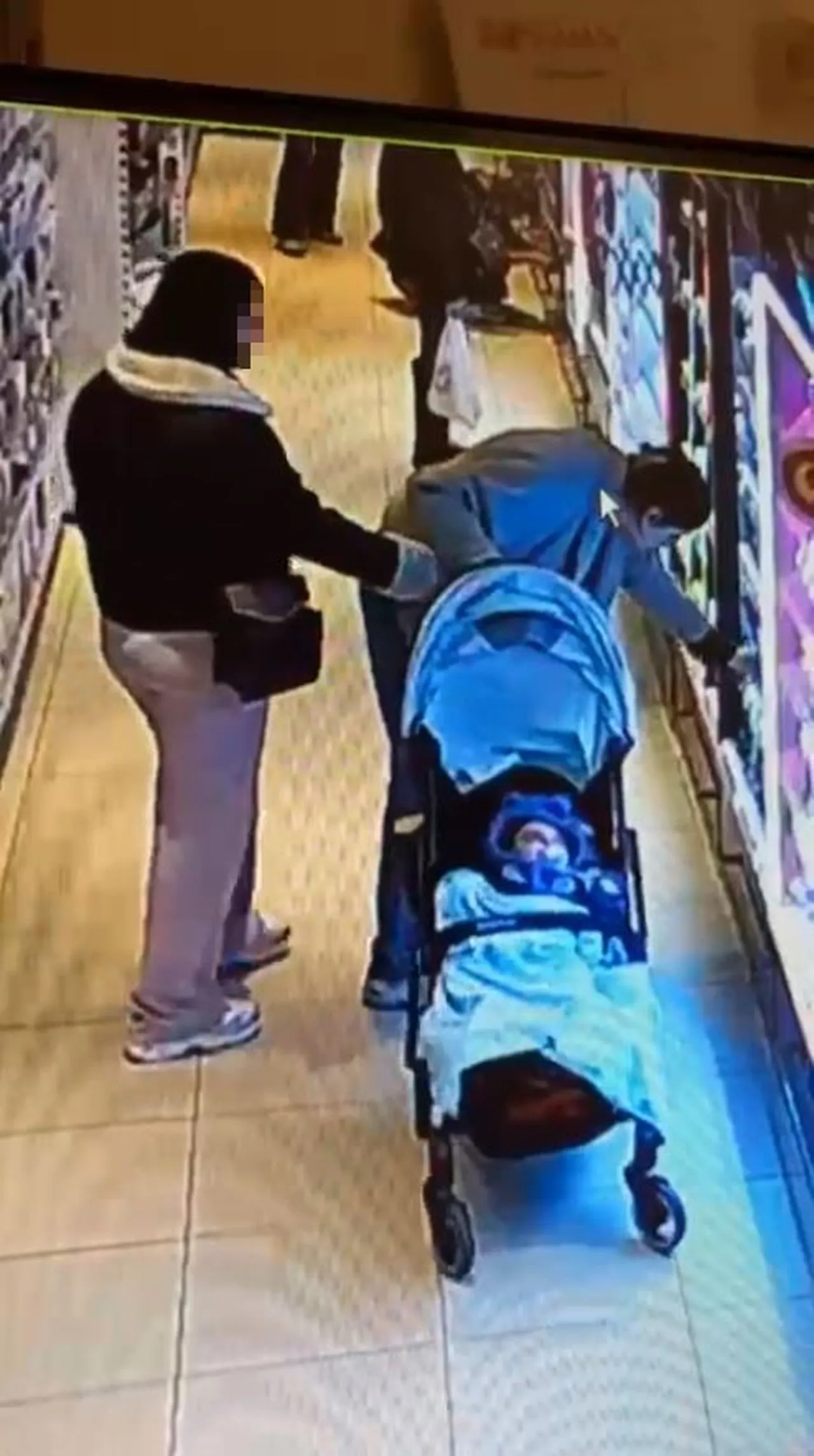 ‘AVM’ hırsızı! Kılıktan kılığa girdi, telefon çaldı